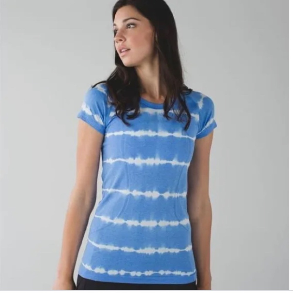Lululemon Swiftly Tech Short Sleeve Size 6 Tie Dyed Blue